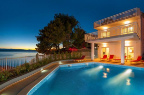 Гостиница Magnificent Villa with Pool,Sea View,BBQ,Sauna  Мимице